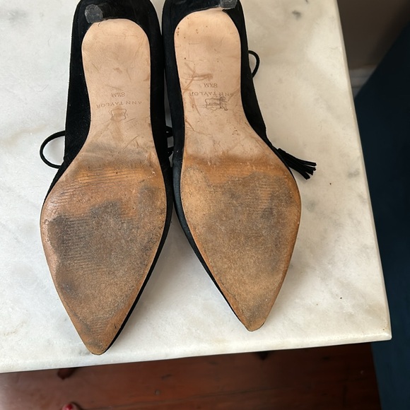 Ann Taylor suede tassel pumps, size 8 1/2 - Picture 4 of 9